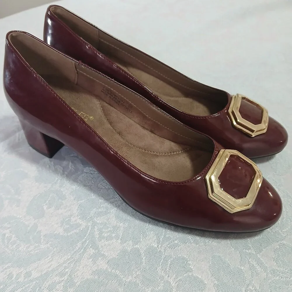 Aerosoles Women's Compadre Pump in Maroon Faux Patent Leather Size 7.5